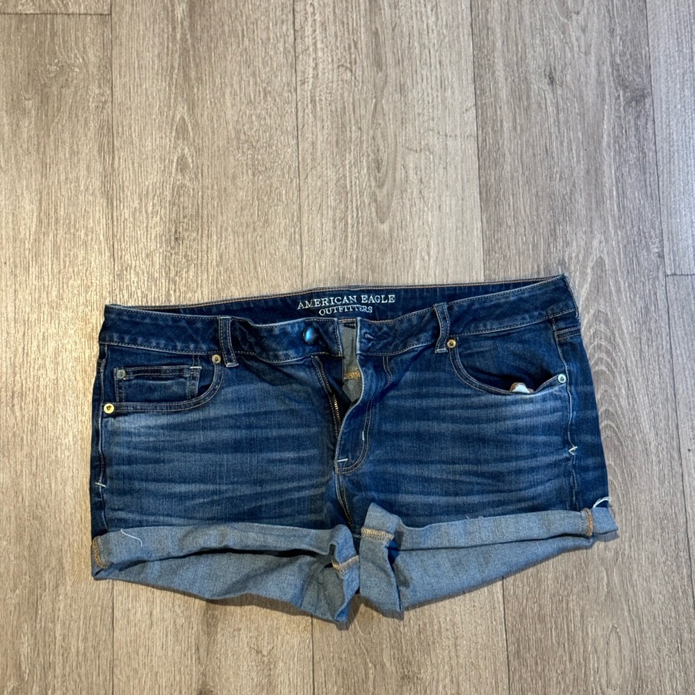 American Eagle Outfitters Women's Blue Denim Shorts. Shortie Size 18